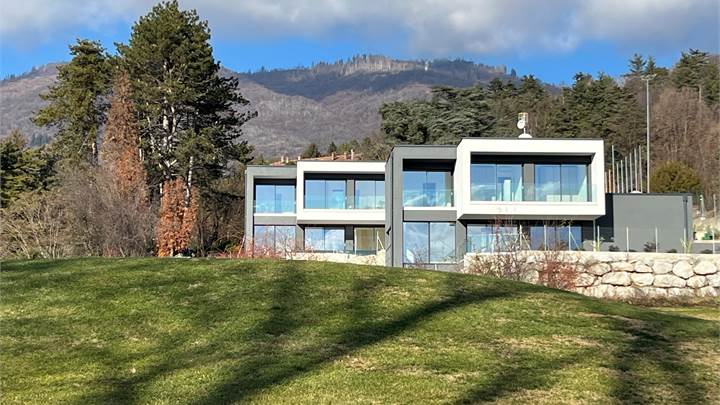 Villa in vendita a Luvinate