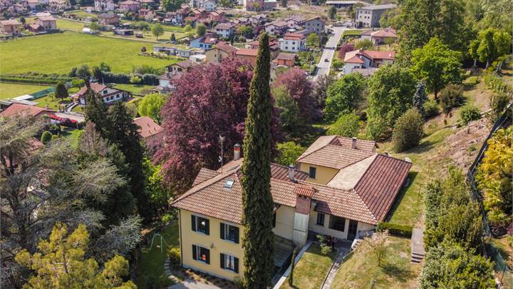 Villa in vendita a Leggiuno