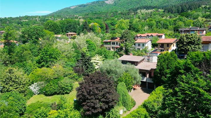 Villa in vendita a Barasso