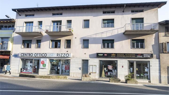 Stabile / Palazzo in vendita a Lavena Ponte Tresa